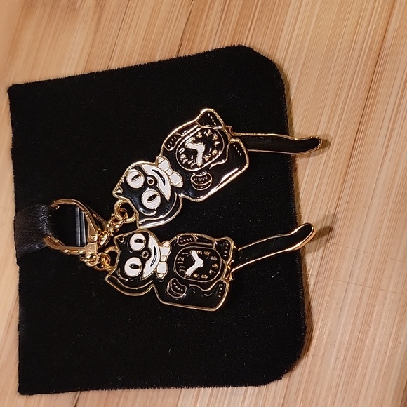 Black & gold Kit-cat klock clock earrings - Picture 3 of 6